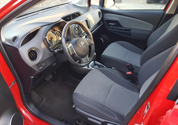 Toyota Yaris cena 38300 przebieg: 123000, rok produkcji 2015 z Chodzież małe 211